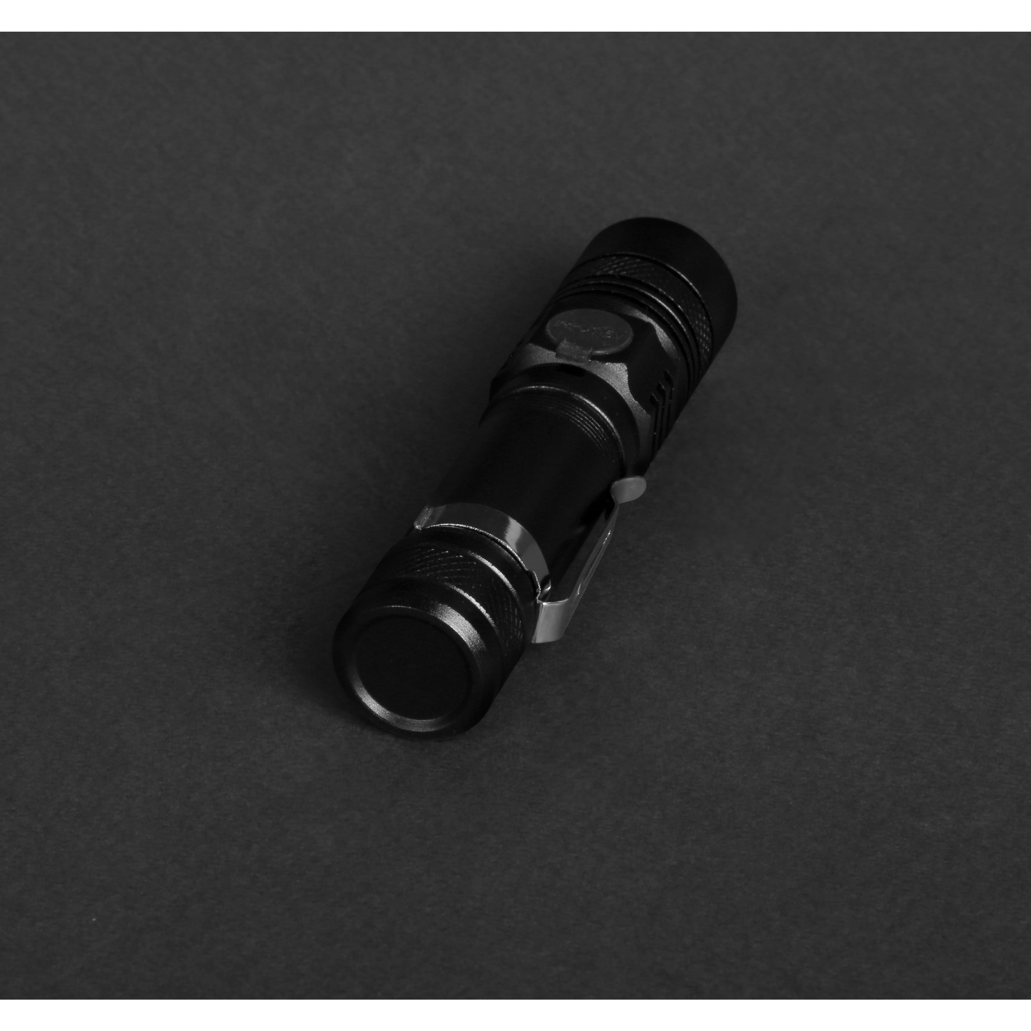 Черный фонарик Focus, TM Discover с зарядкой от USB с логотипом Черный фонарик Focus, TM Discover с зарядкой от USB с логотипом Фото 5